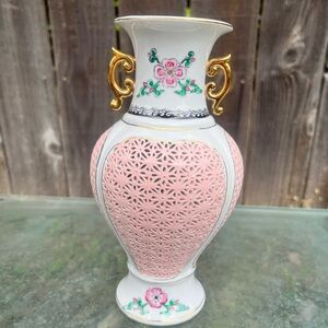 Vintage Hand Crafted Reticulated Lace Chinese Porcelain Vase Gold Handles
